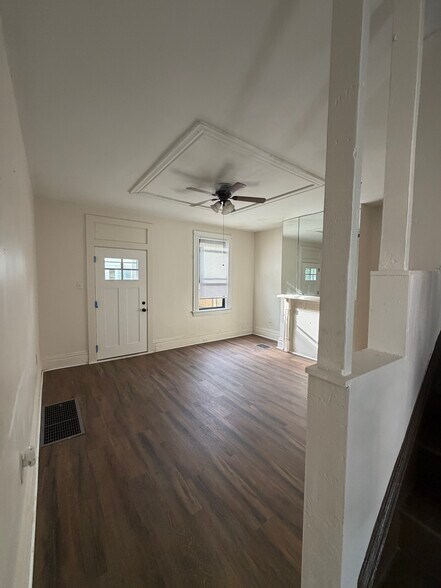 Building Photo - 209 21st St