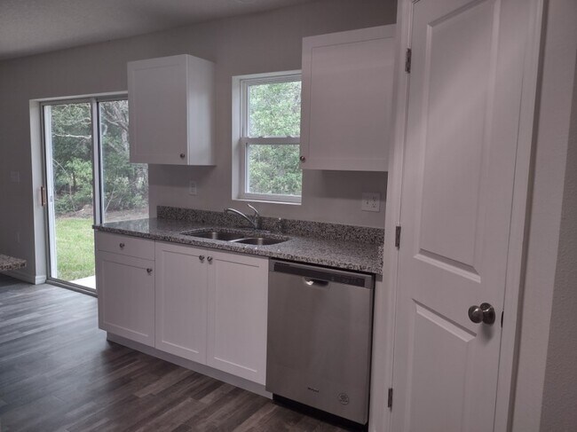 Building Photo - 6248 N Chestnut Terrace