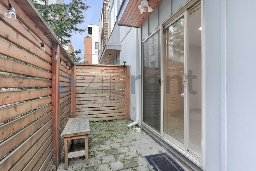 Building Photo - Unit Unit C