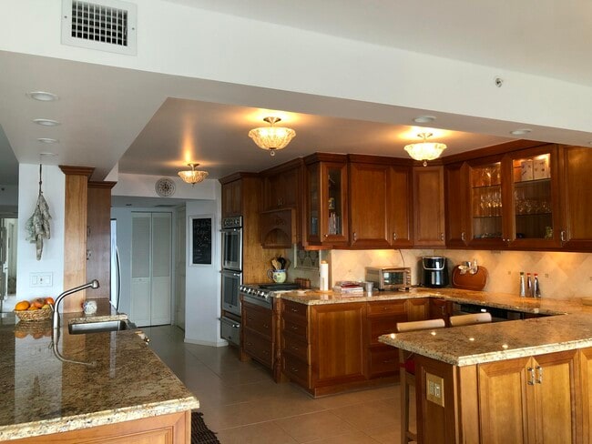 Building Photo - 4301 N Ocean Blvd