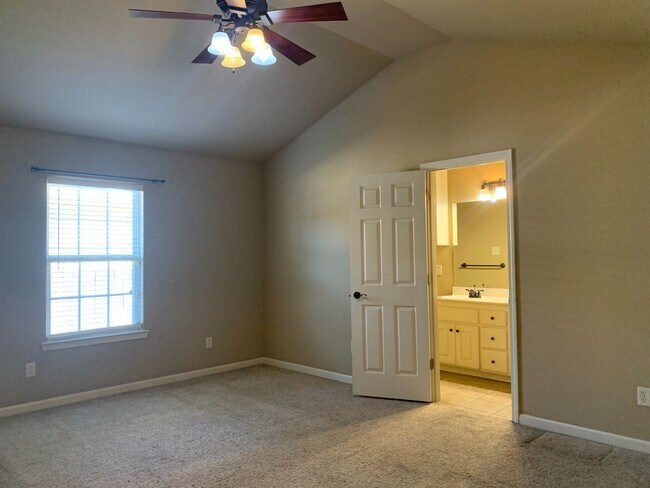 Building Photo - 241 Lariat Dr