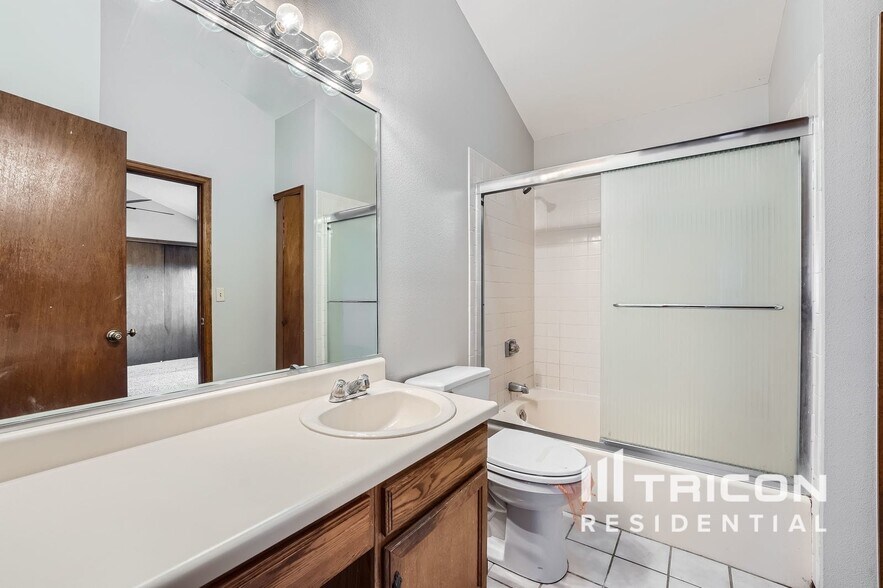 Building Photo - 3606 S Gibralter Cir