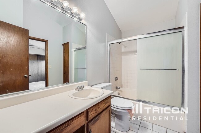 Building Photo - 3606 S Gibralter Cir