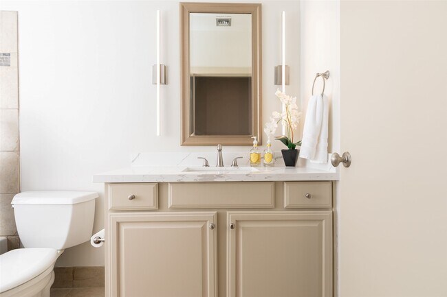 Building Photo - 4899 Montrose Blvd