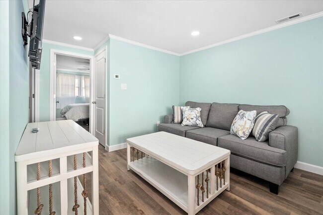 Building Photo - 322 Bayshore Dr