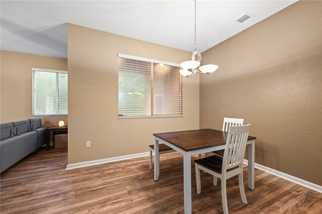 Building Photo - 2557 Stockbridge Square SW