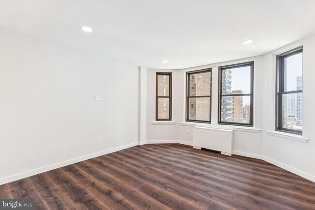 Building Photo - 135 S 19th St