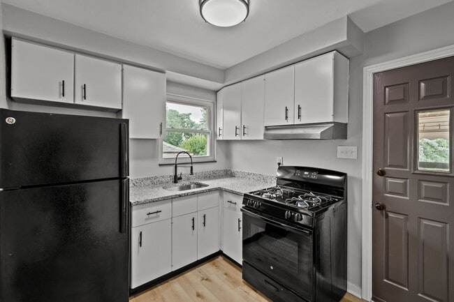 Building Photo - Stunning 3 bedroom home in McKeesport available now!