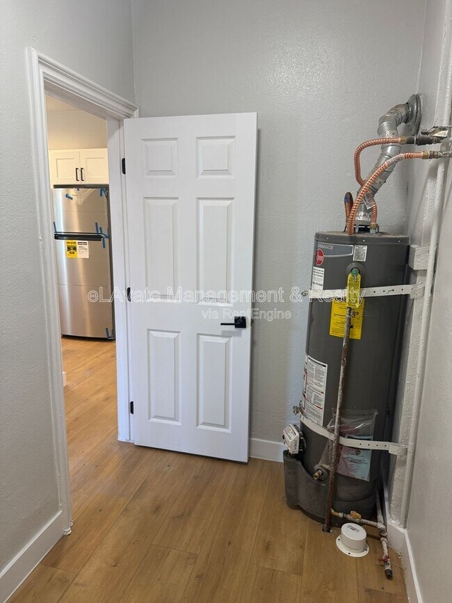 Building Photo - 1607 W 49th St