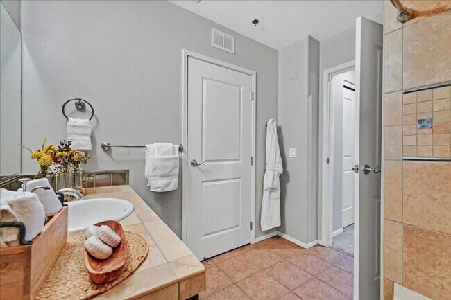 Building Photo - Gorgeous Condo at One Las Vegas!