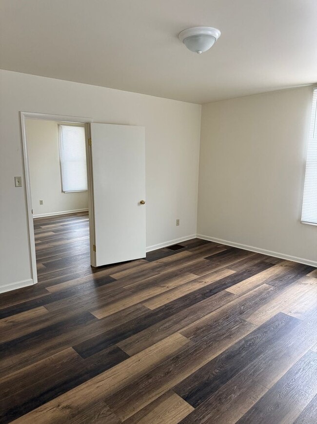 Building Photo - 112 S Fayette St