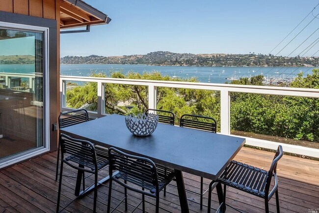 Building Photo - 118 Cazneau Ave