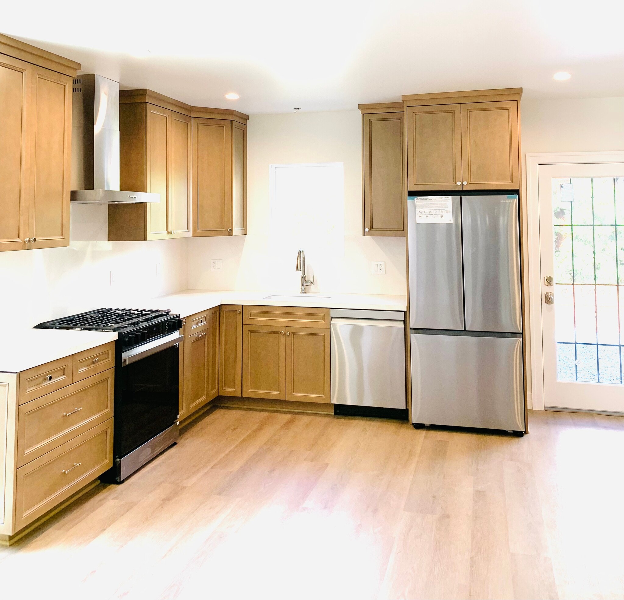 Kitchen - 619 N Windsor Blvd