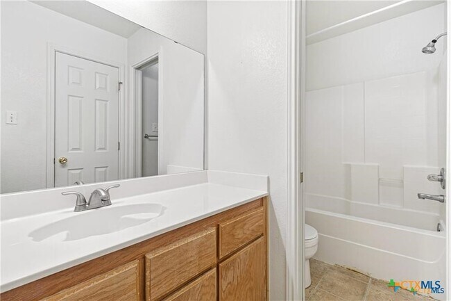 Building Photo - 1112 Katelyn Cir