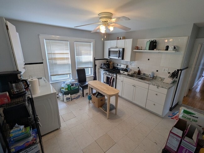 Building Photo - 376 Fellsway W