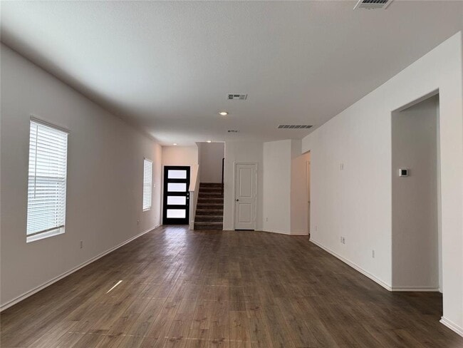 Building Photo - 404 Milliner Lp