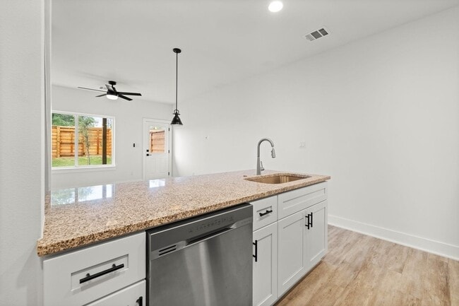 Building Photo - 21201 Portsmouth Cove