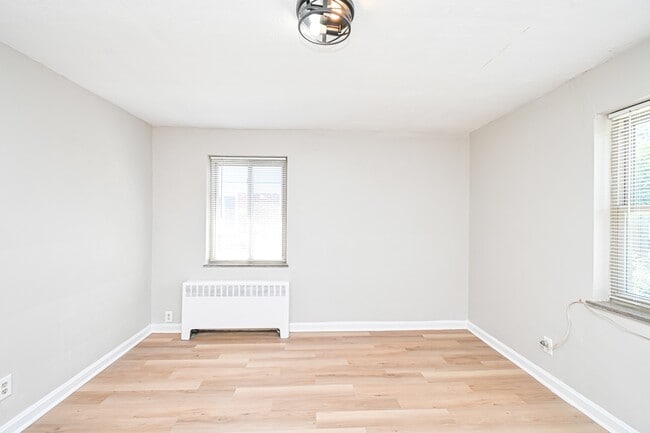 Building Photo - 7139 Eastlawn Dr