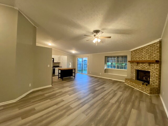 Building Photo - Charming 3 Bedroom, 2 Bathroom Ranch in Timber Creek Neighborhood – Greenwood!