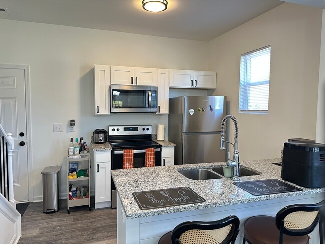 Building Photo - 152 Gregg St