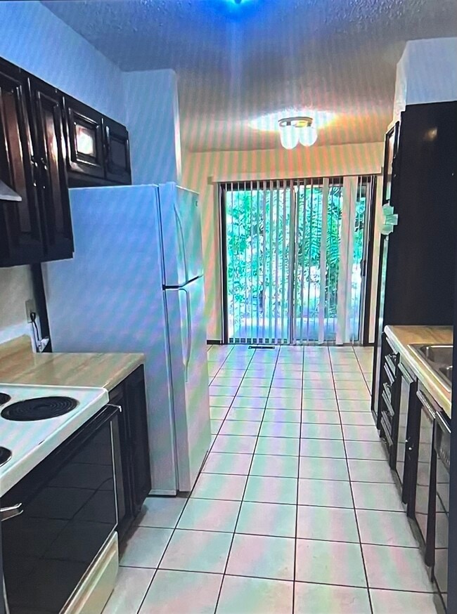 Building Photo - 502 E Anna St