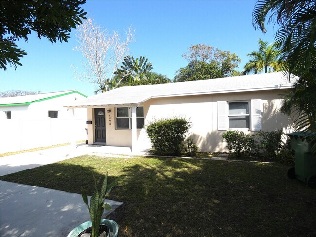 Building Photo - 1528 NW 1st Ave