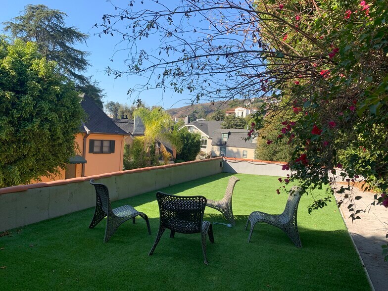 Building Photo - 1954 Hillcrest Rd