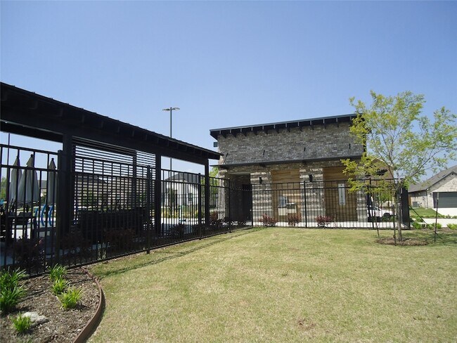 Building Photo - 501 Green Gables Dr