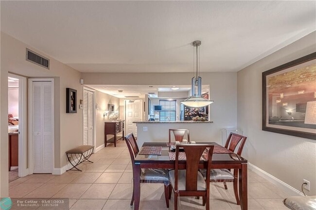 Building Photo - 3850 Oaks Clubhouse Dr