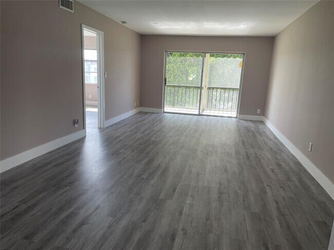 Building Photo - 8962 S Hollybrook Blvd
