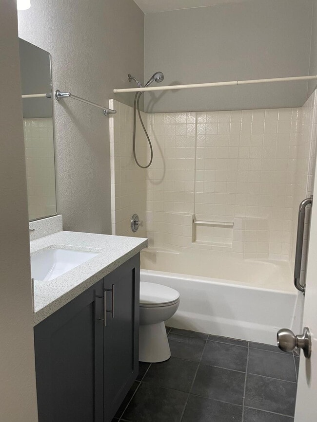 Building Photo - 2422 E Remington Pl