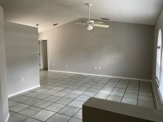 Building Photo - 2830 Ascot Ln