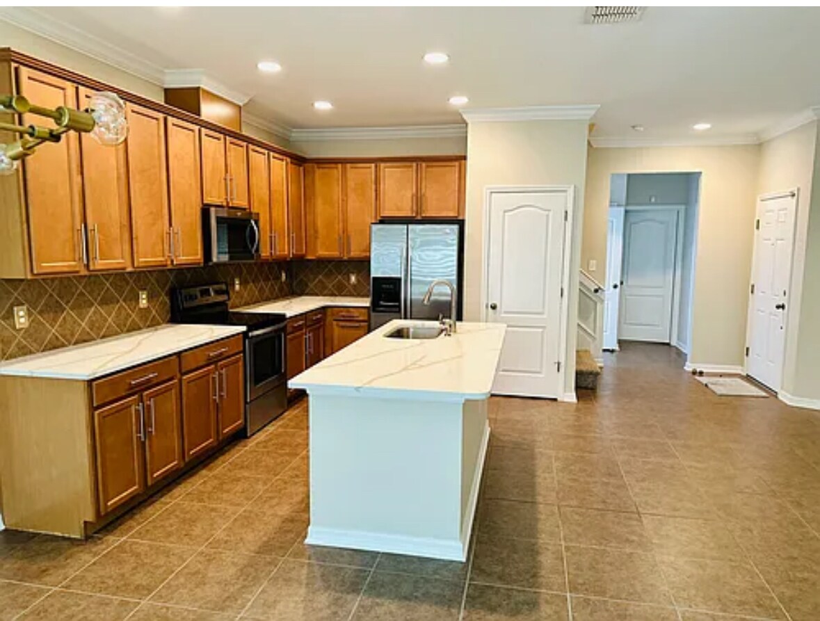 Building Photo - 2758 River Landing Dr