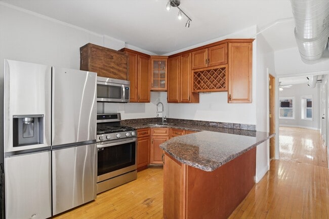 Building Photo - 2911 W Belden Ave