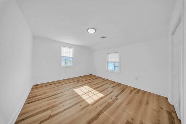 Building Photo - 11 Willet St