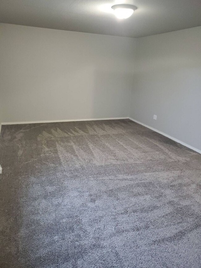 Building Photo - Wonderful 3 bedroom 2 bath Duplex in Post ...