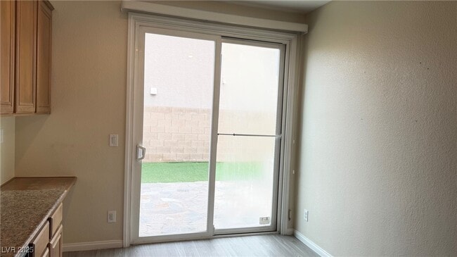 Building Photo - 10110 Poppy Plant St