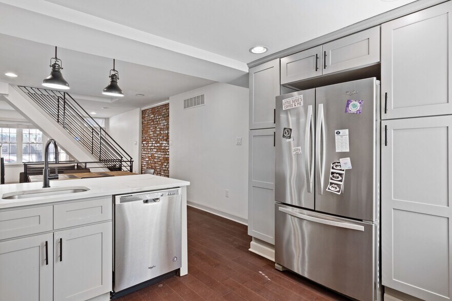 Building Photo - 710 Clymer St