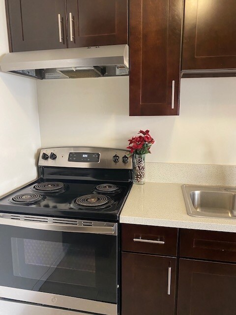 Building Photo - 13401 Victory Blvd