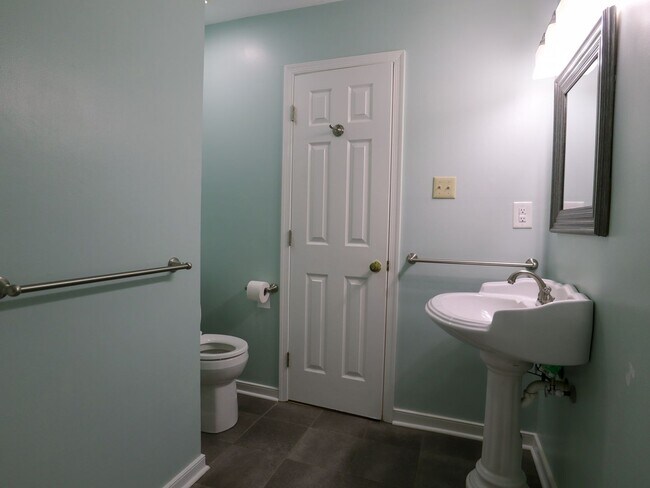 Building Photo - Spacious 4-Bedroom with Fenced Yard, Deck,...