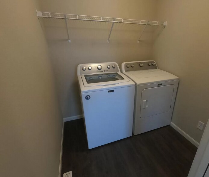 In-unit washer/dryer - 5870 Lien Rd