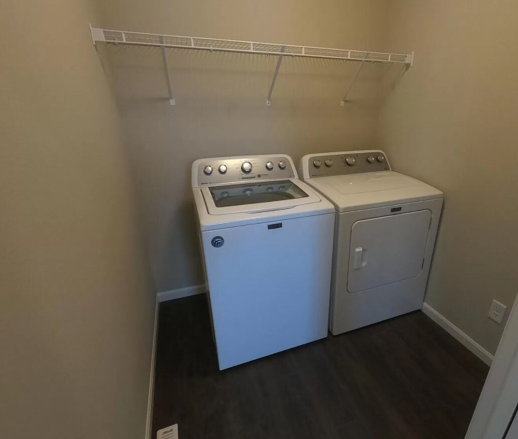 In-unit washer/dryer - 5870 Lien Rd
