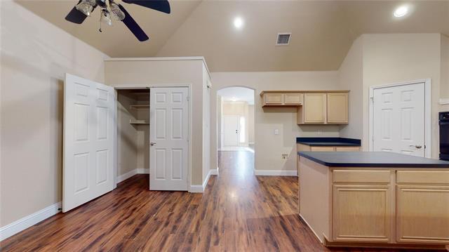 Building Photo - 7601 Maplewood Dr
