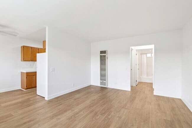 Floorplan - 15444-15454 Chatsworth St.