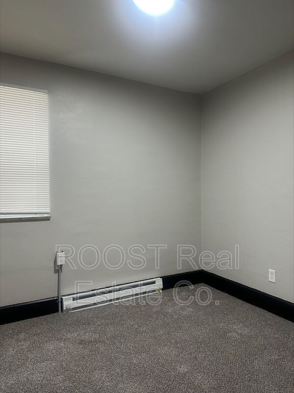 Building Photo - 98-100 N Hague Ave