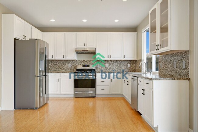 Building Photo - Beautiful 4 beds and 3 baths Modern Home Ready for Rent!
