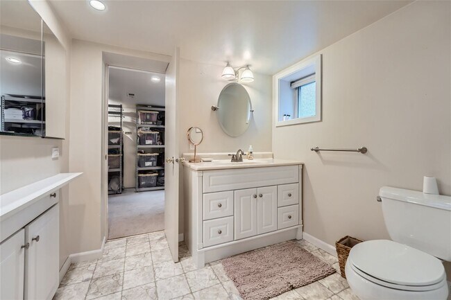 Building Photo - Queen Anne Home