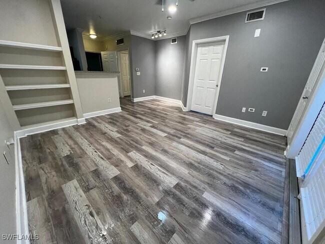 Building Photo - 202 E South St