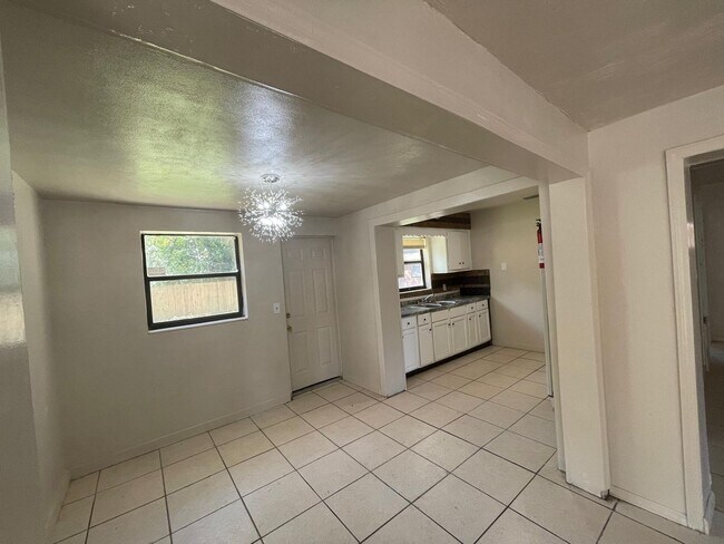Primary Photo - 226 6th Jpv St