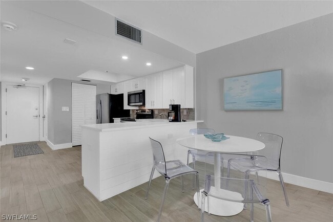 Building Photo - 890 S Collier Blvd